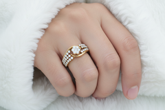 Elegant Gold Crossover Diamond Ring