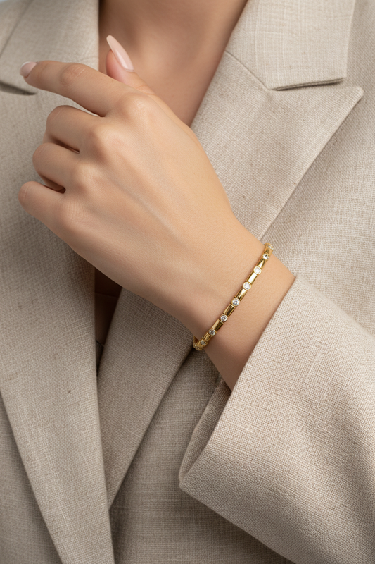 Bezel-Stationed Barrel Link