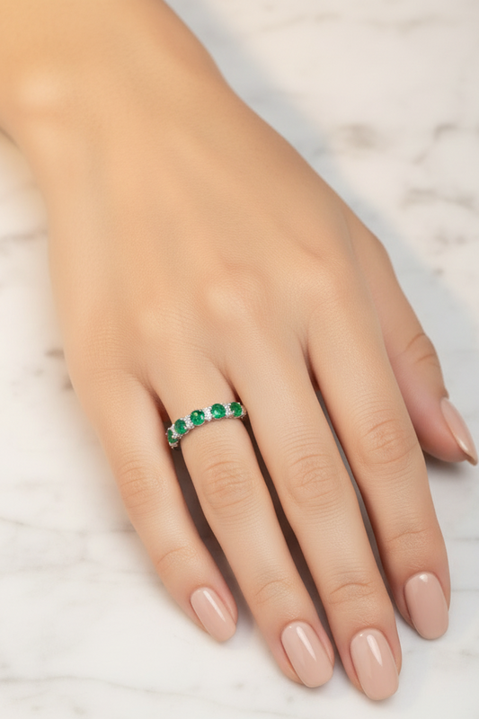 Emerald  With Dimaond Nineteen Stone
