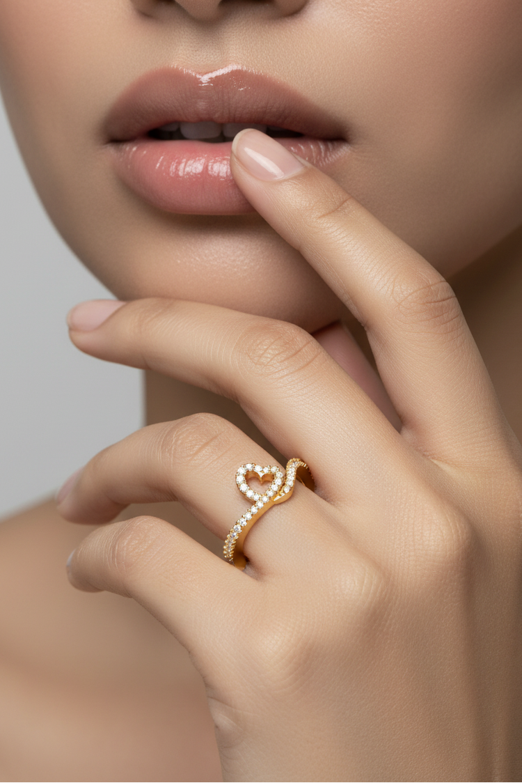 Fluid Curvature Openwork Heart