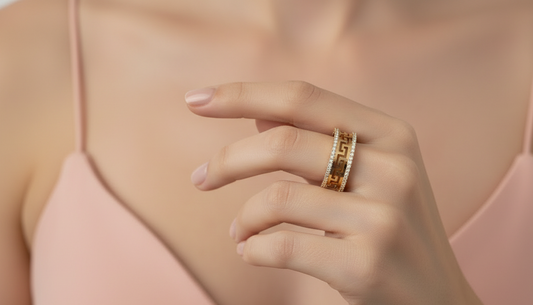 The Meander Modern Gold & Diamond Band