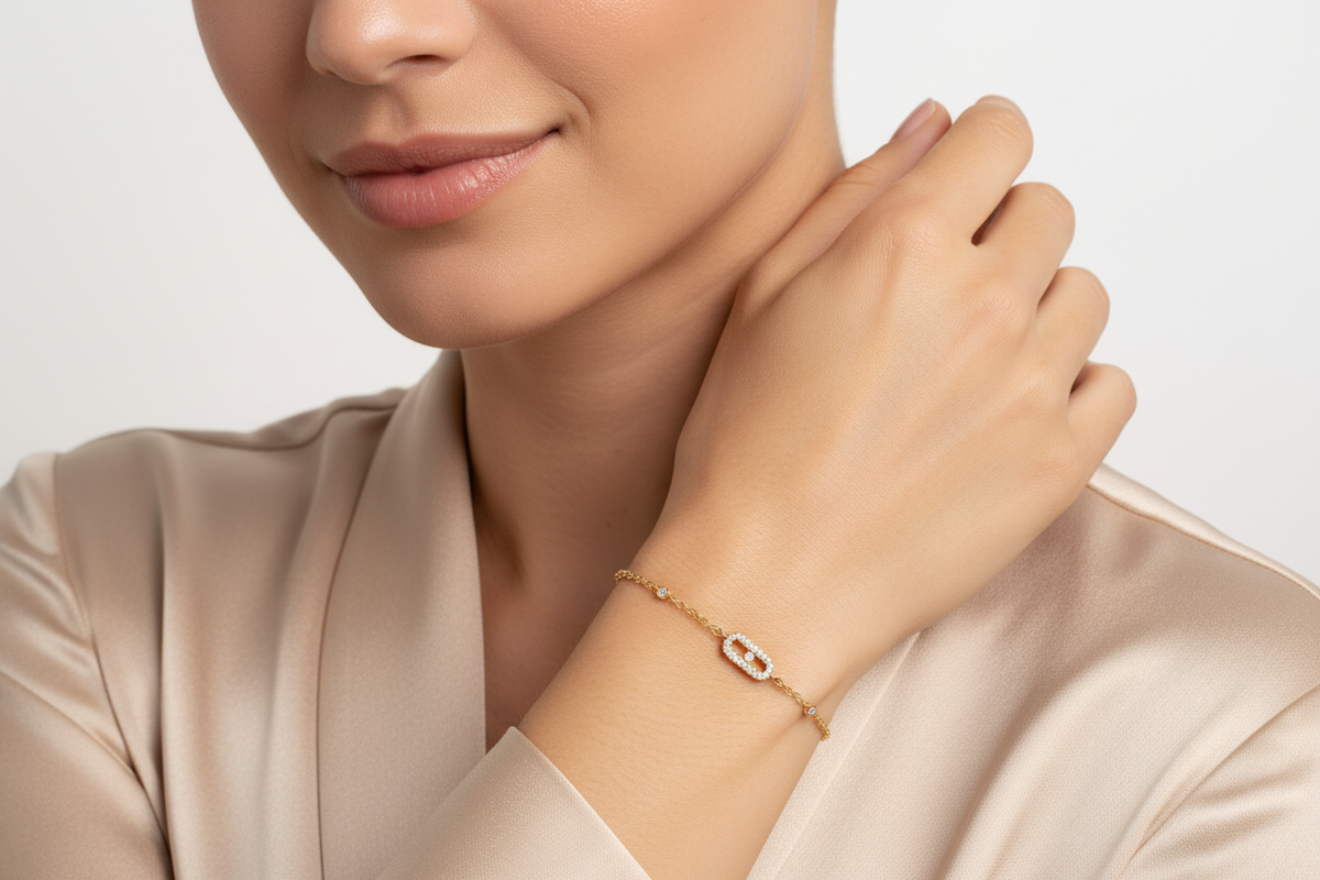 Delicate Oval Motif Floating Diamond