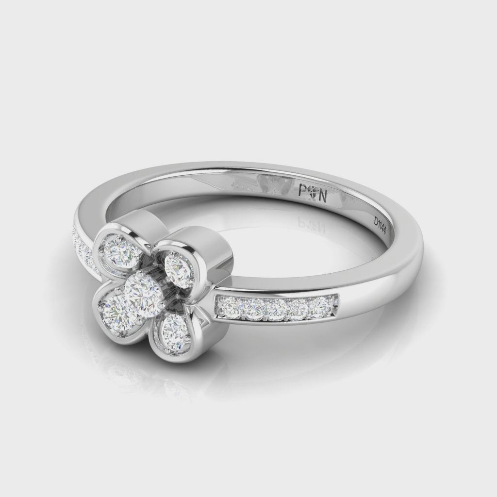 Elegant Gold Five-Petal Diamond Ring